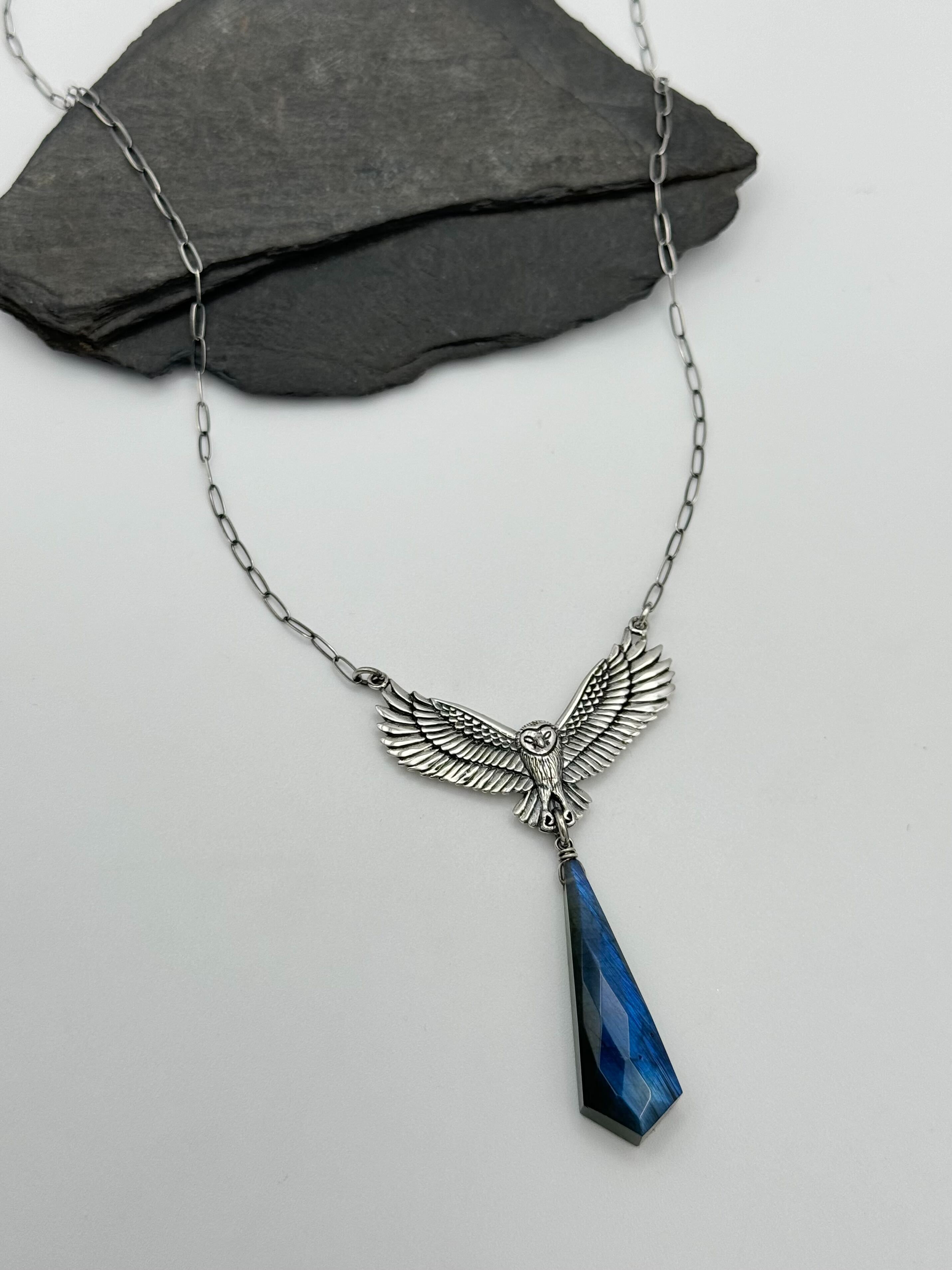 •SUEÑO• labradorite + owl + silver necklace (18"-20" long)