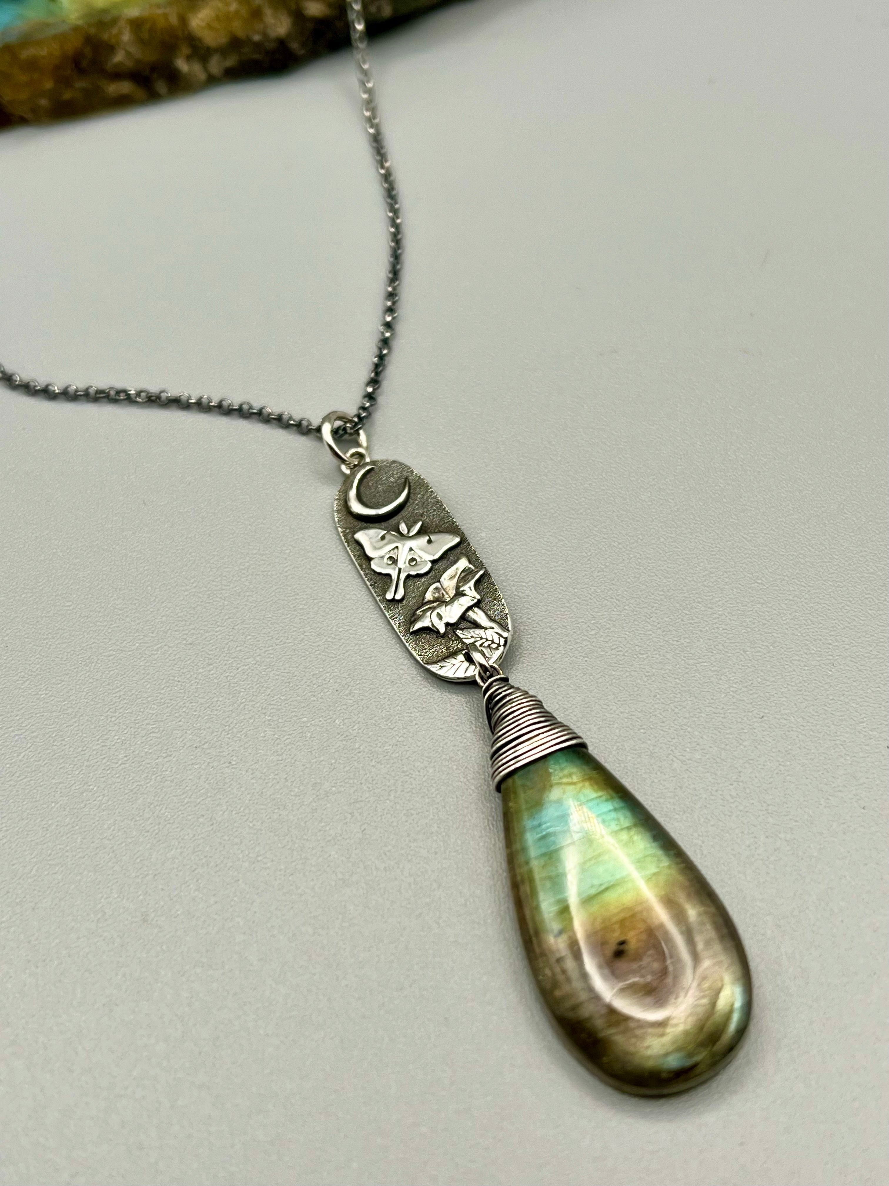 •GUIDE• labradorite + silver necklace (16"-18" long)