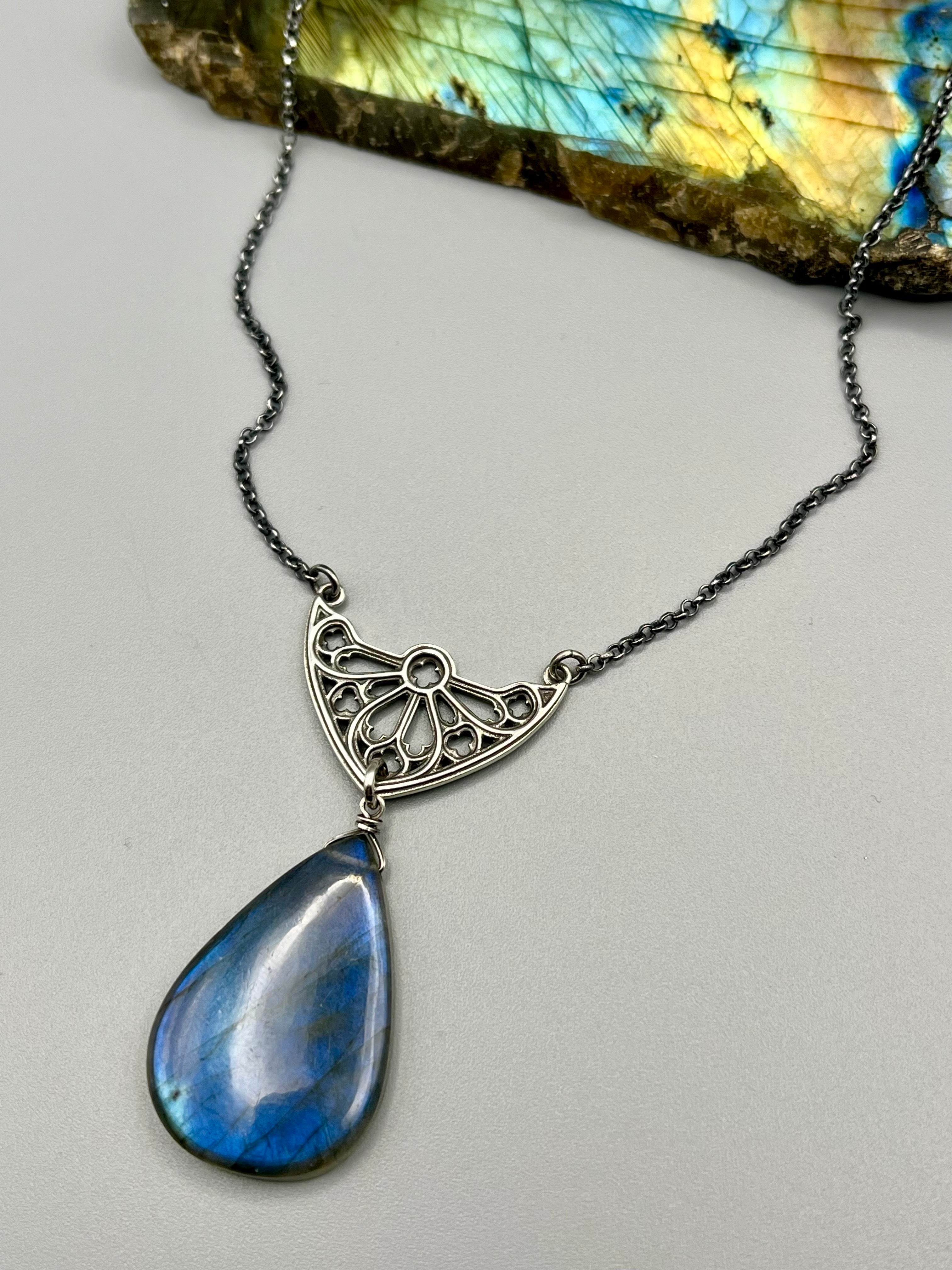 •SAGRADA• labradorite + silver necklace (18"-20" long)