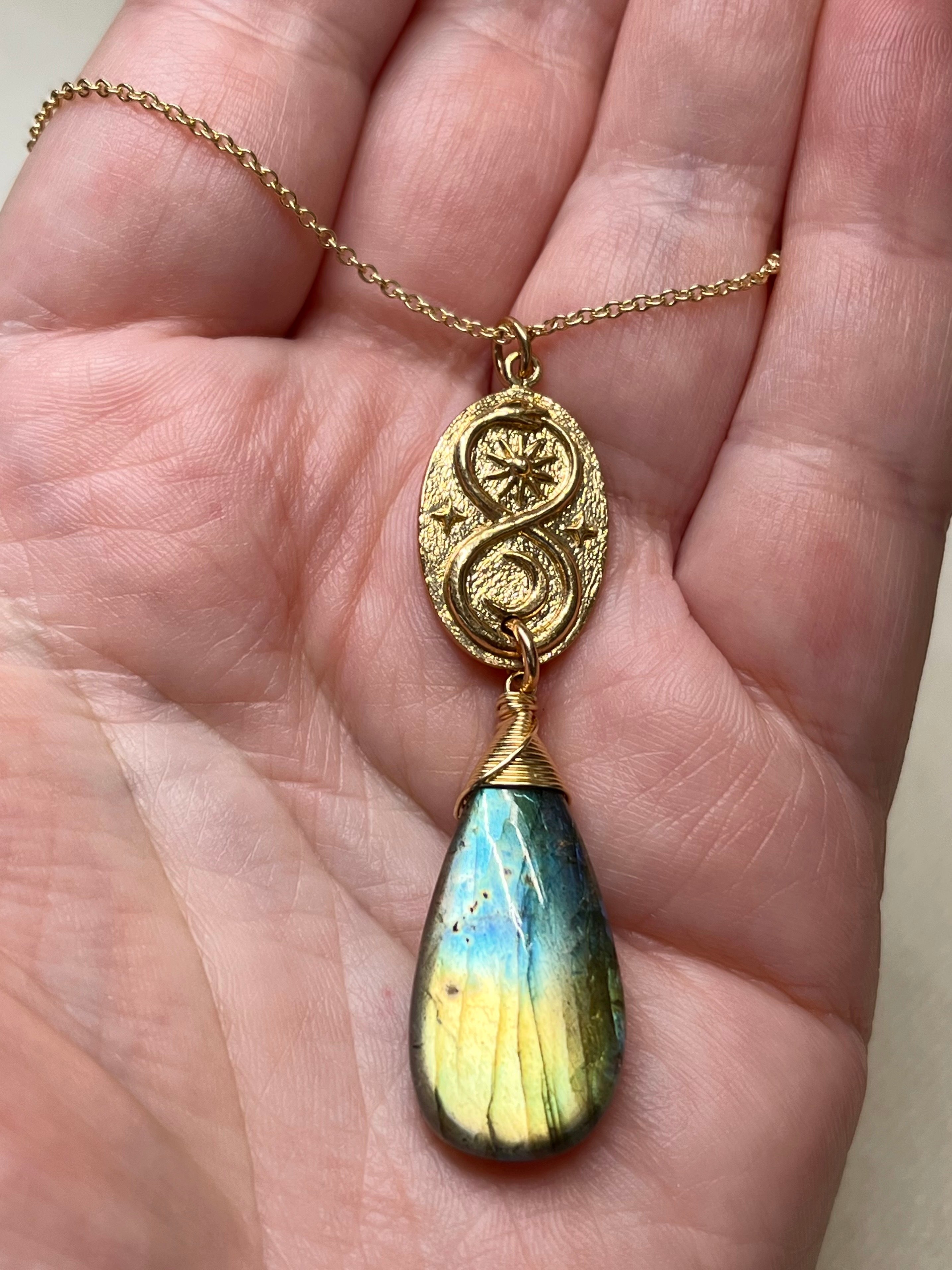 •SUEÑO• labradorite + infinity snake + gold necklace (18"-20")