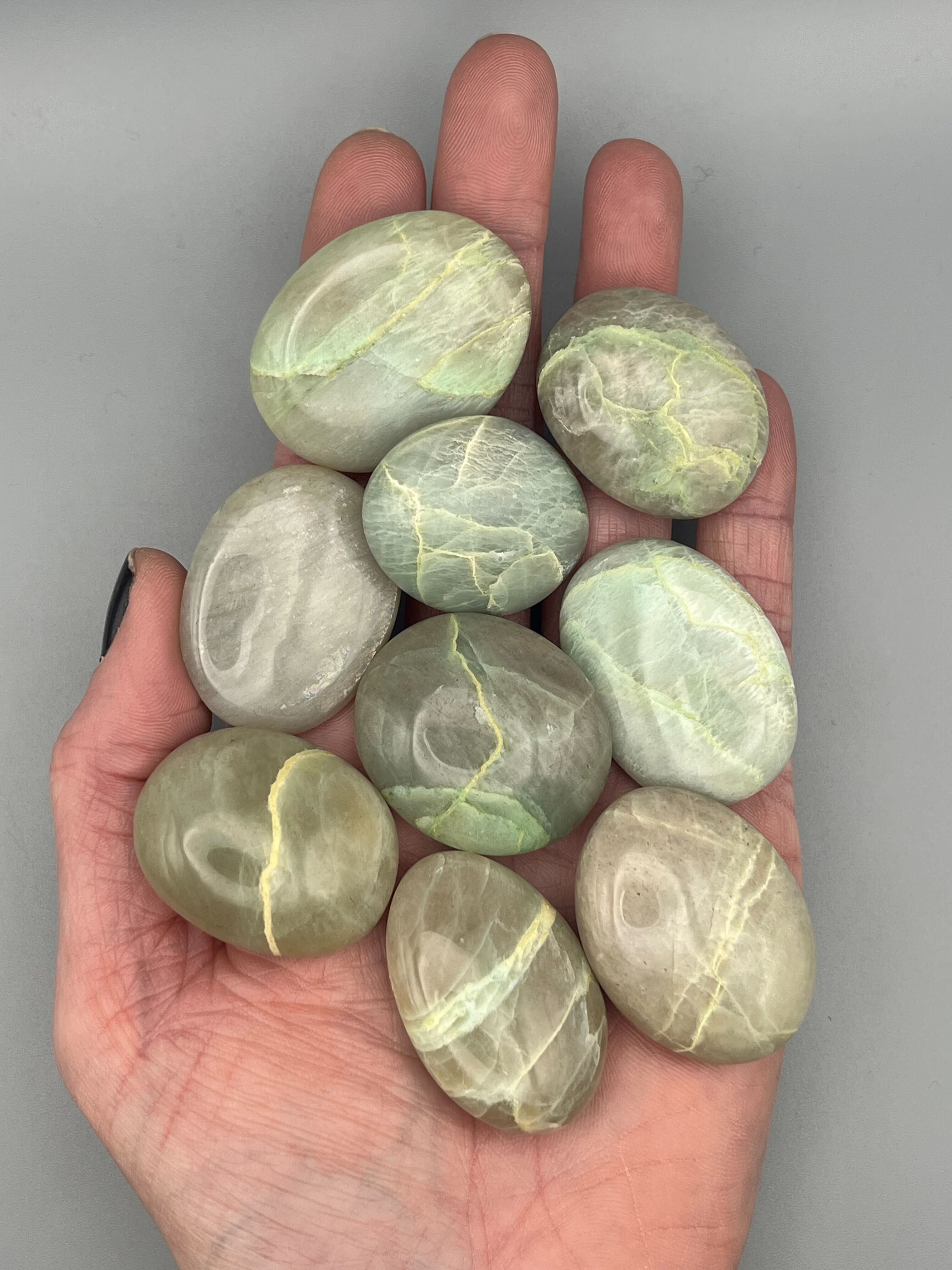 •GARNIERITE• pebble