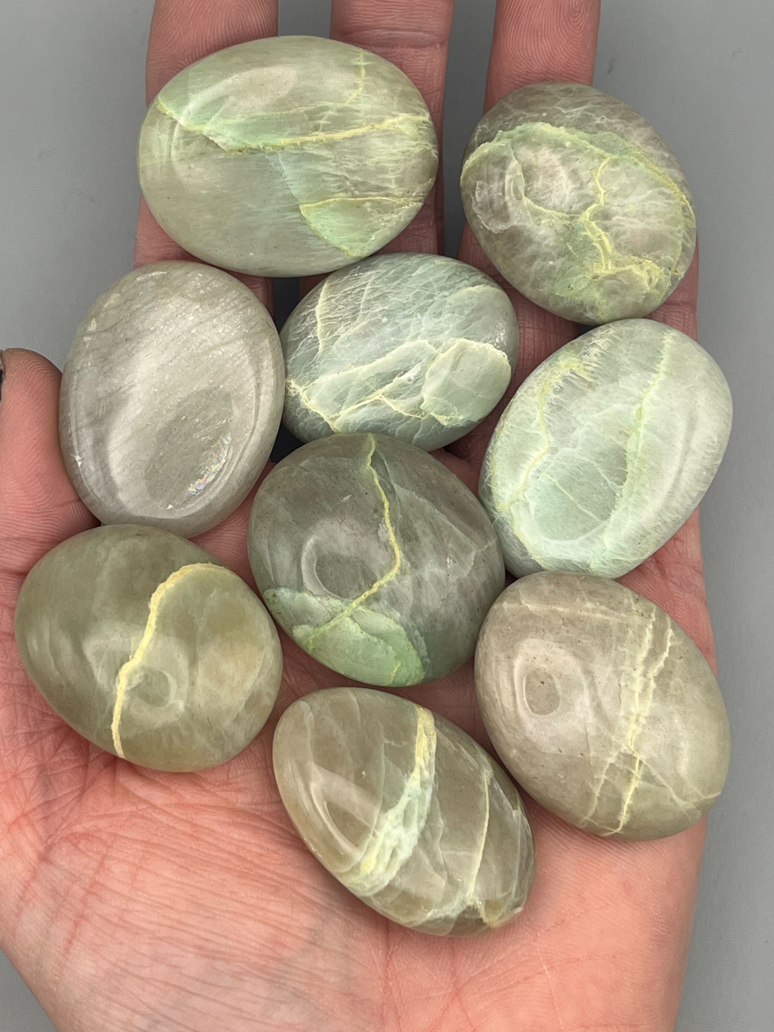 •GARNIERITE• pebble