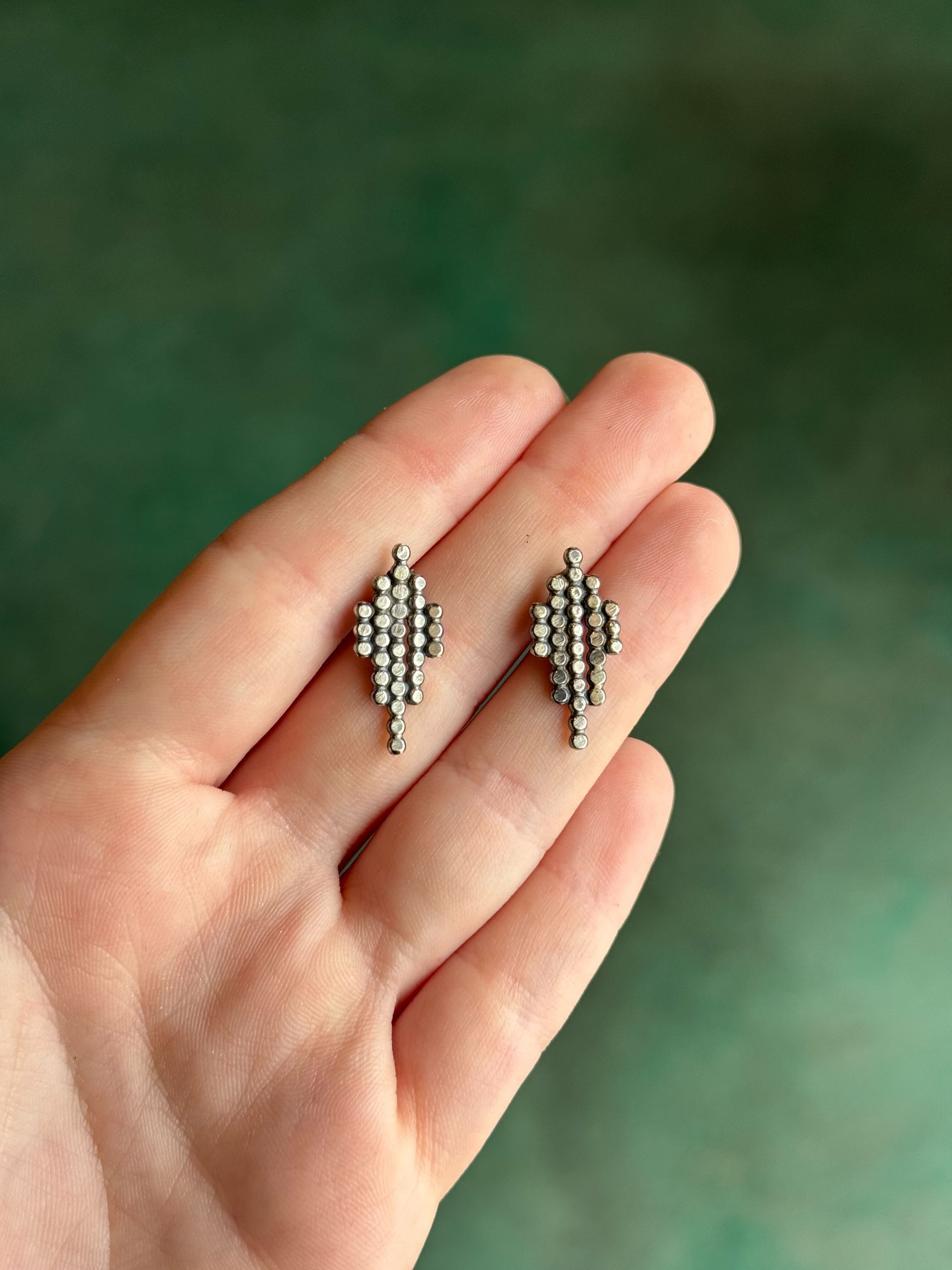 •DOTTED WATERFALL• silver stud earrings