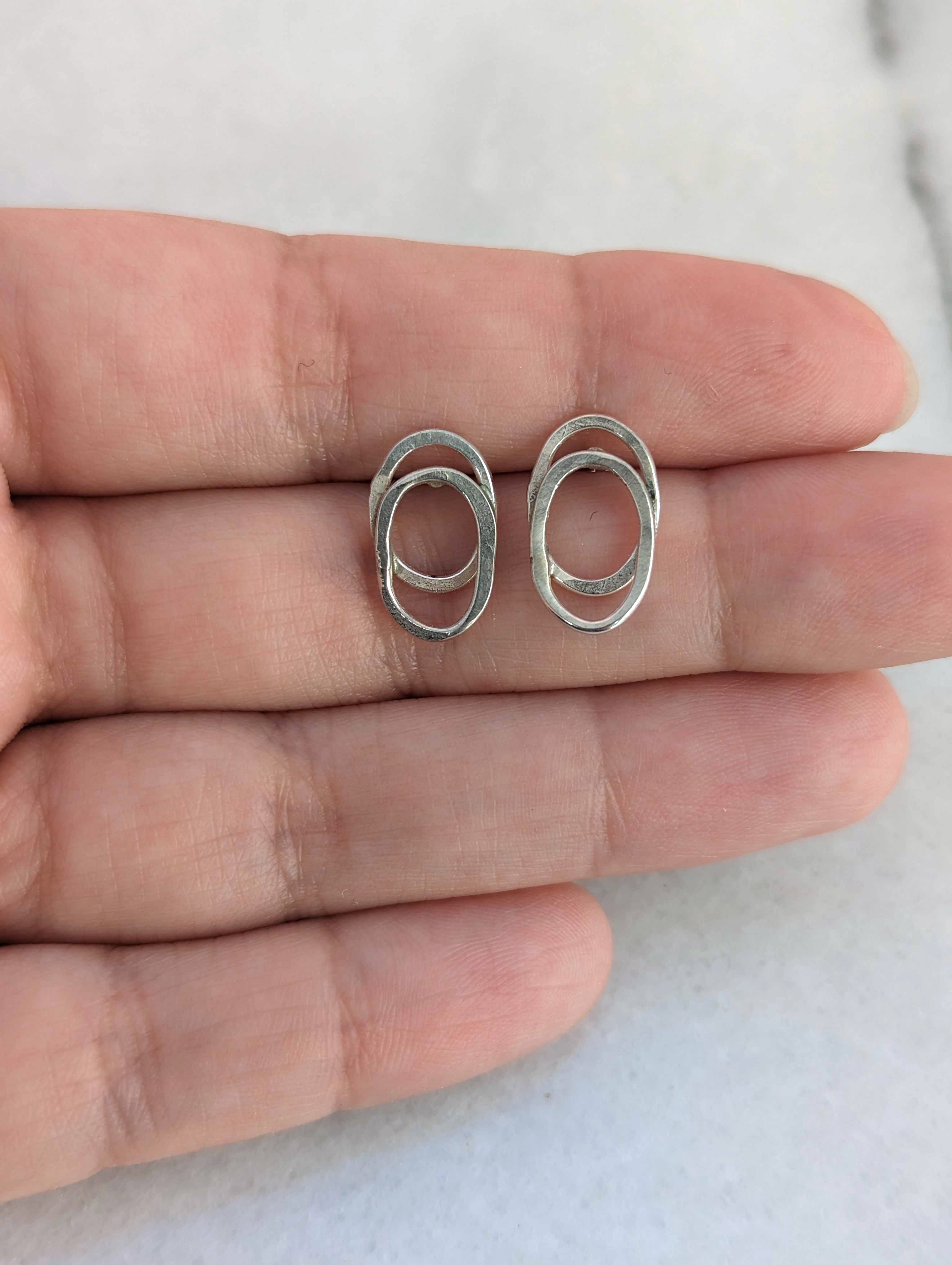 •TINY LOOP DE LOOP• silver post earrings