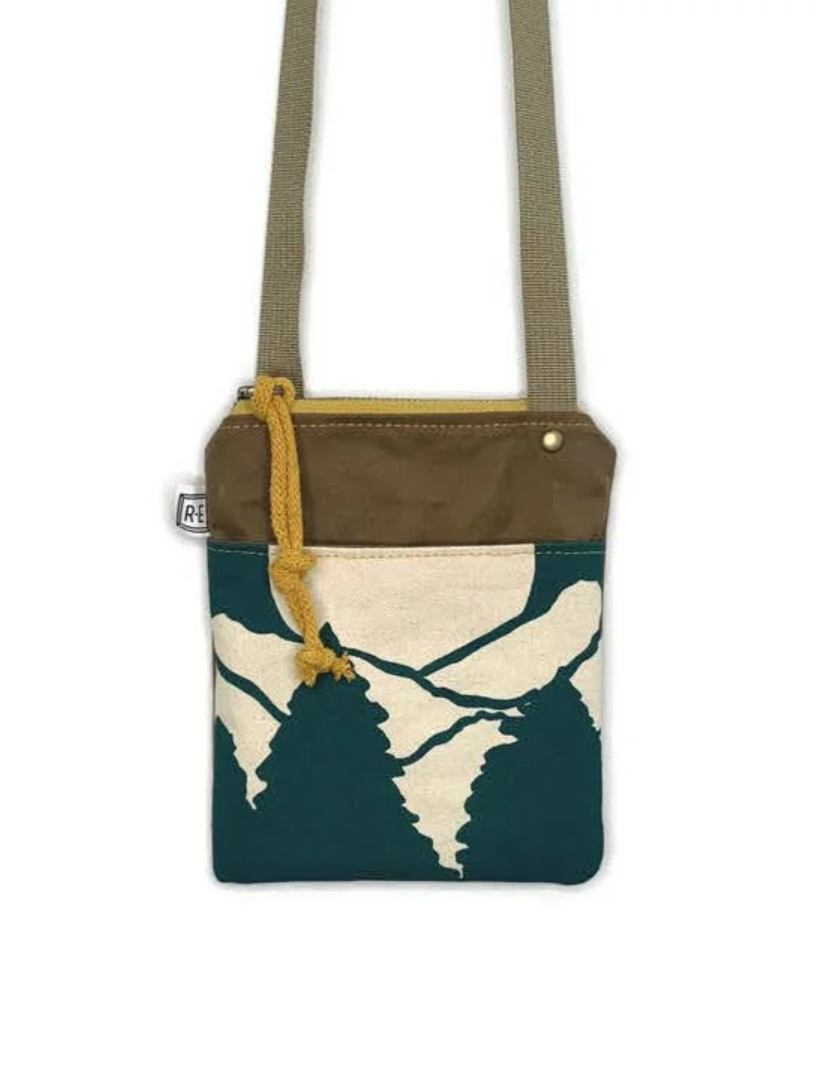 •GO BAG - VISTA• waxed canvas crossbody