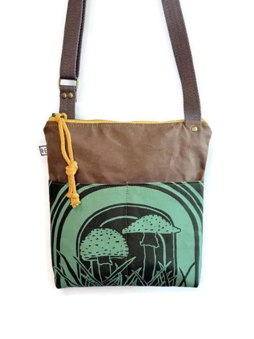 •WEEKDAYER - AMANITA• waxed canvas crossbody