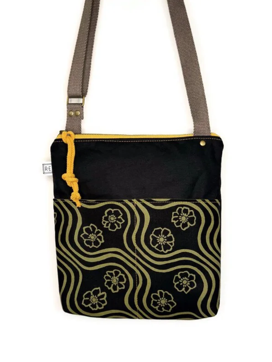 •WEEKDAYER - MAYAPPLE• waxed canvas crossbody