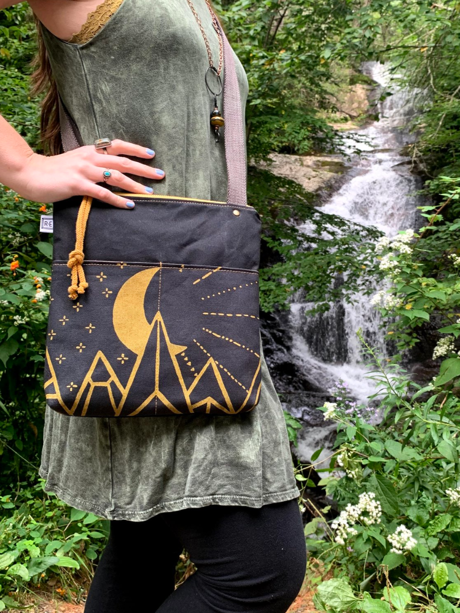 •WEEKDAYER - LUNA• waxed canvas crossbody