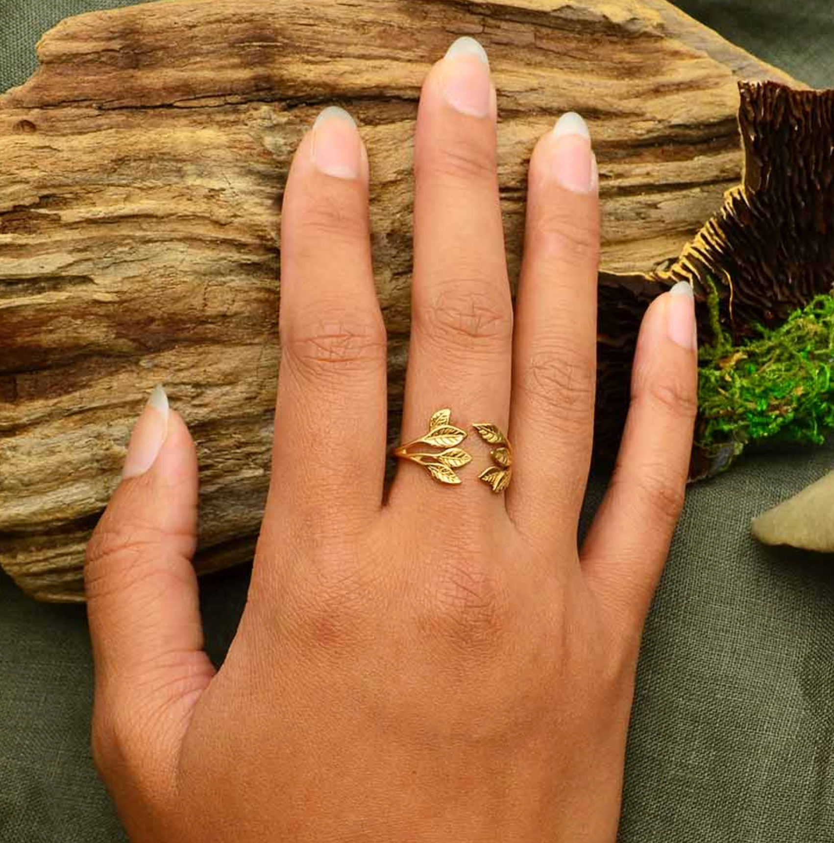 •LEAF HUG• adjustable bronze ring