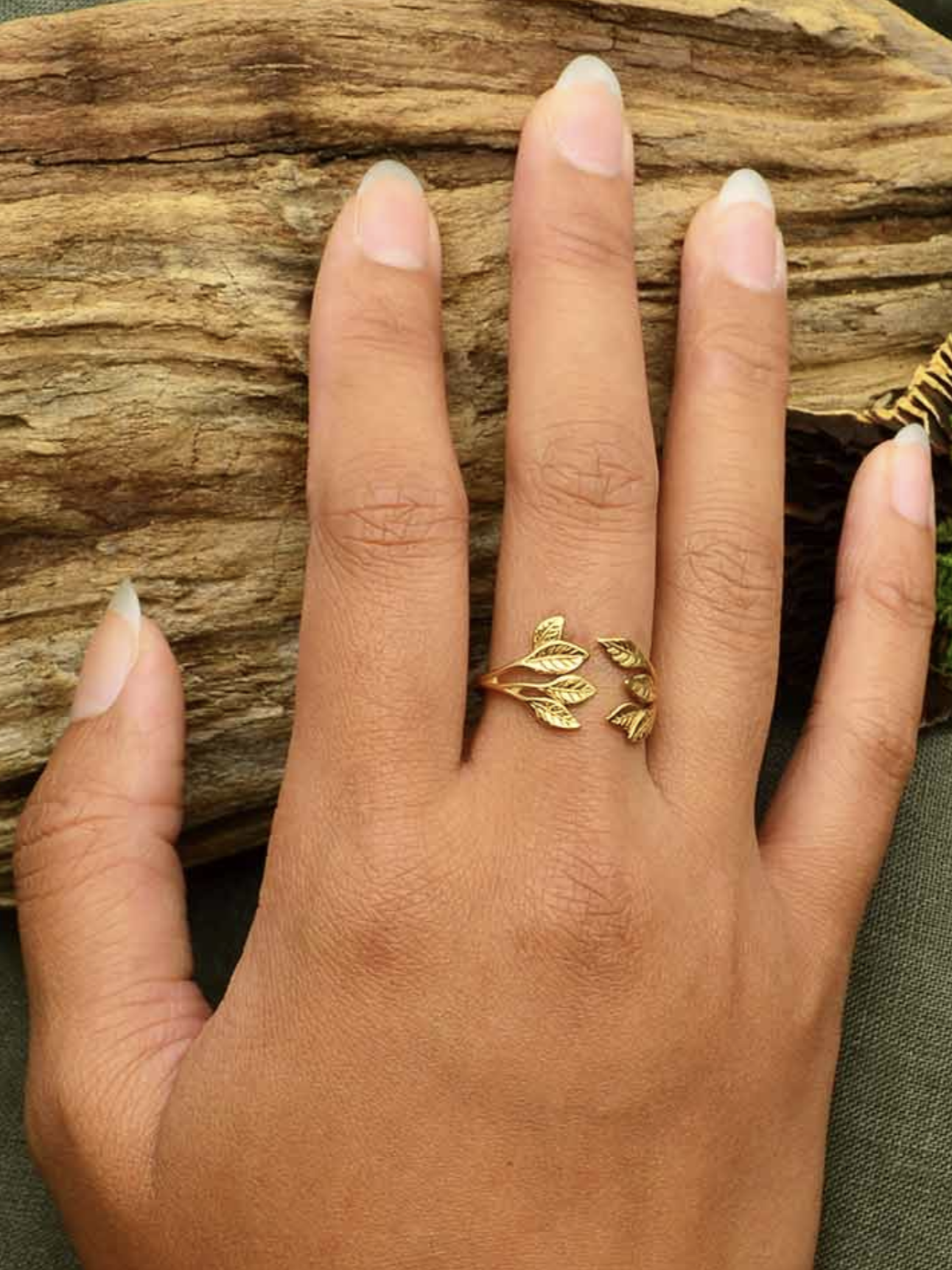 •LEAF HUG• adjustable bronze ring