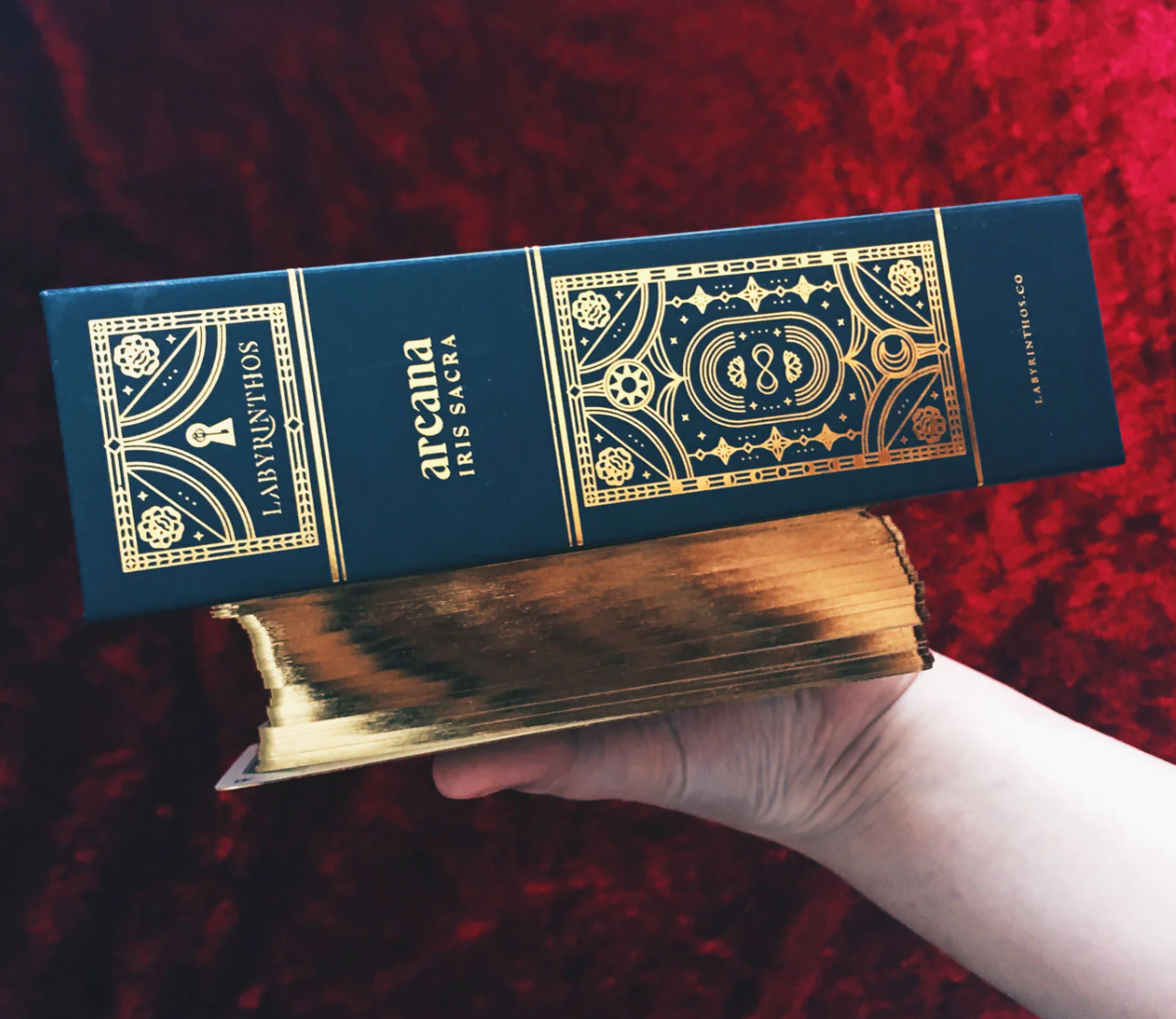 •ARCANA IRIS SACRA• tarot deck