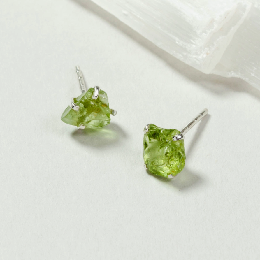 •PRONG SET• peridot silver stud earrings