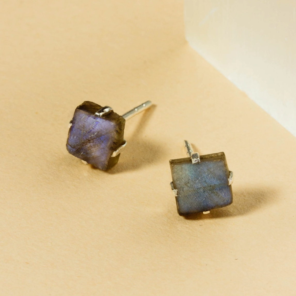 •PRONG SET• labradorite silver stud earrings