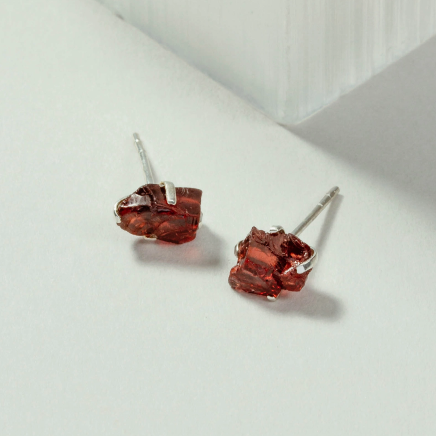 •PRONG SET• garnet silver stud earrings