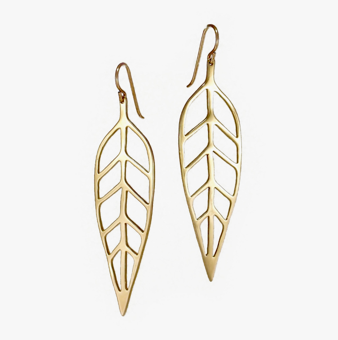 •MARA• gold dangle earrings