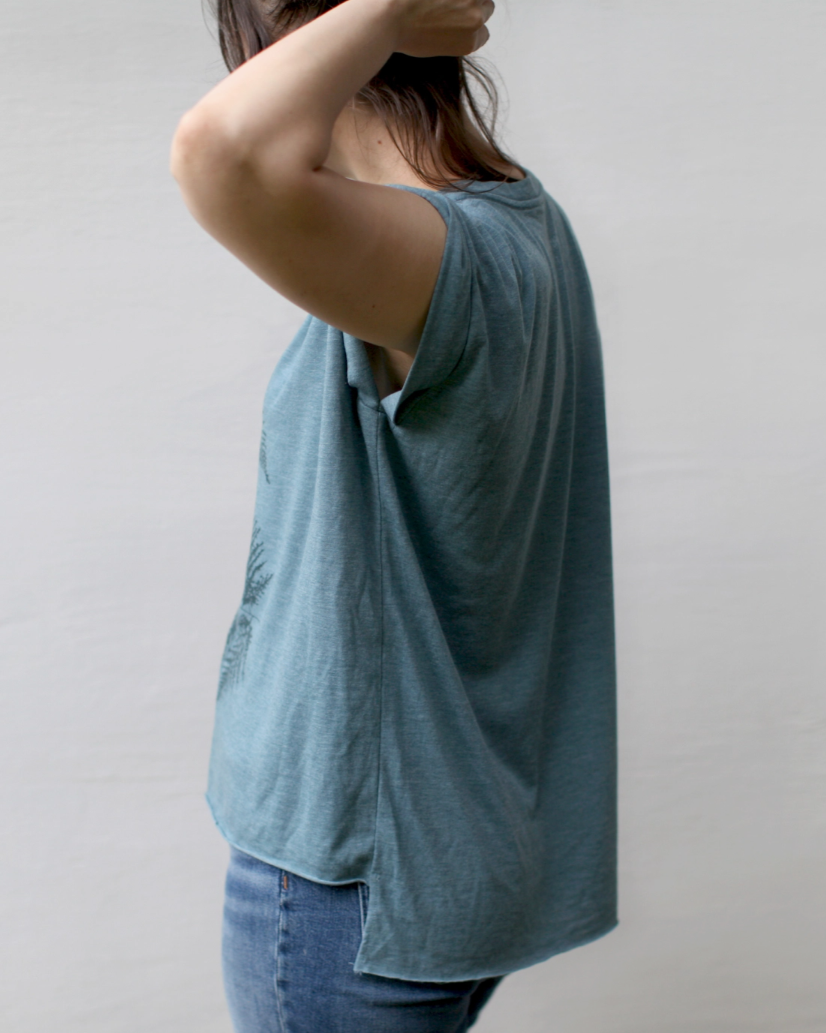 •TEAL FERNS• viscose blend muscle tee (USA)