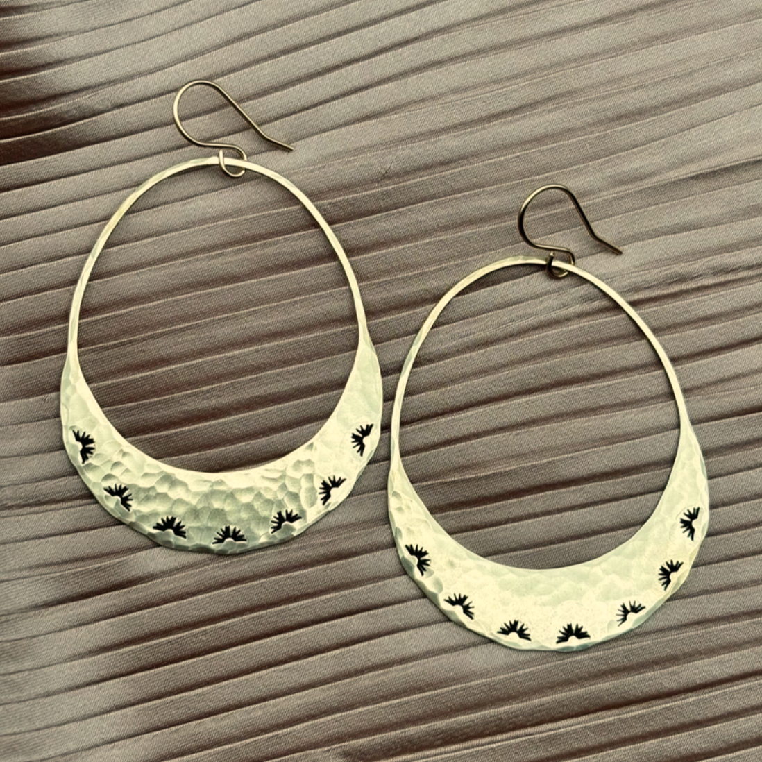 •LUMOS• gold dangle earrings