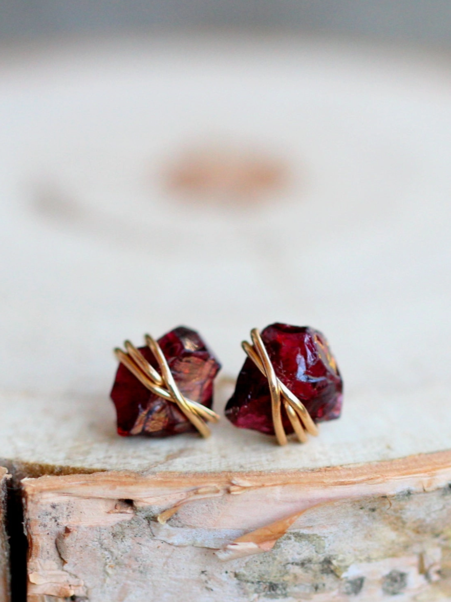 •COMET• garnet + gold stud earrings