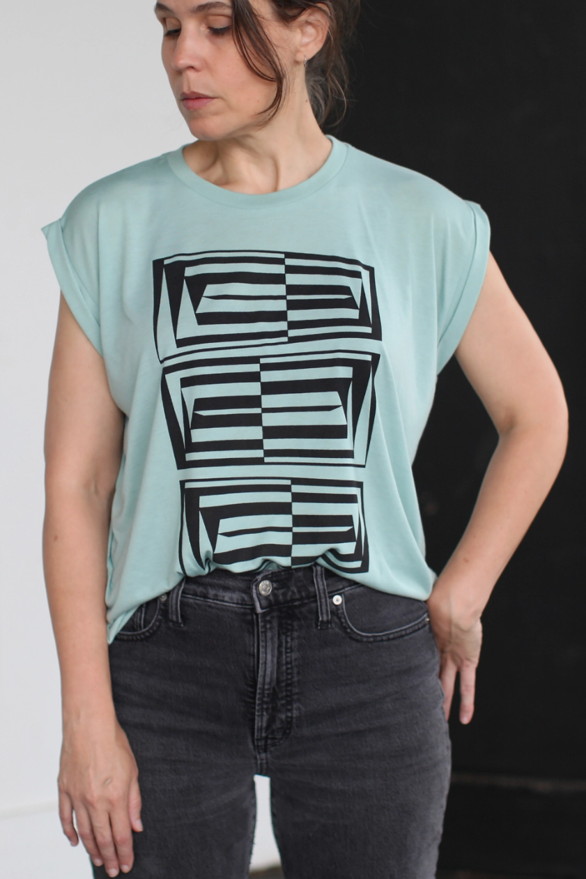 •VERTIGO• viscose blend muscle tee (USA)