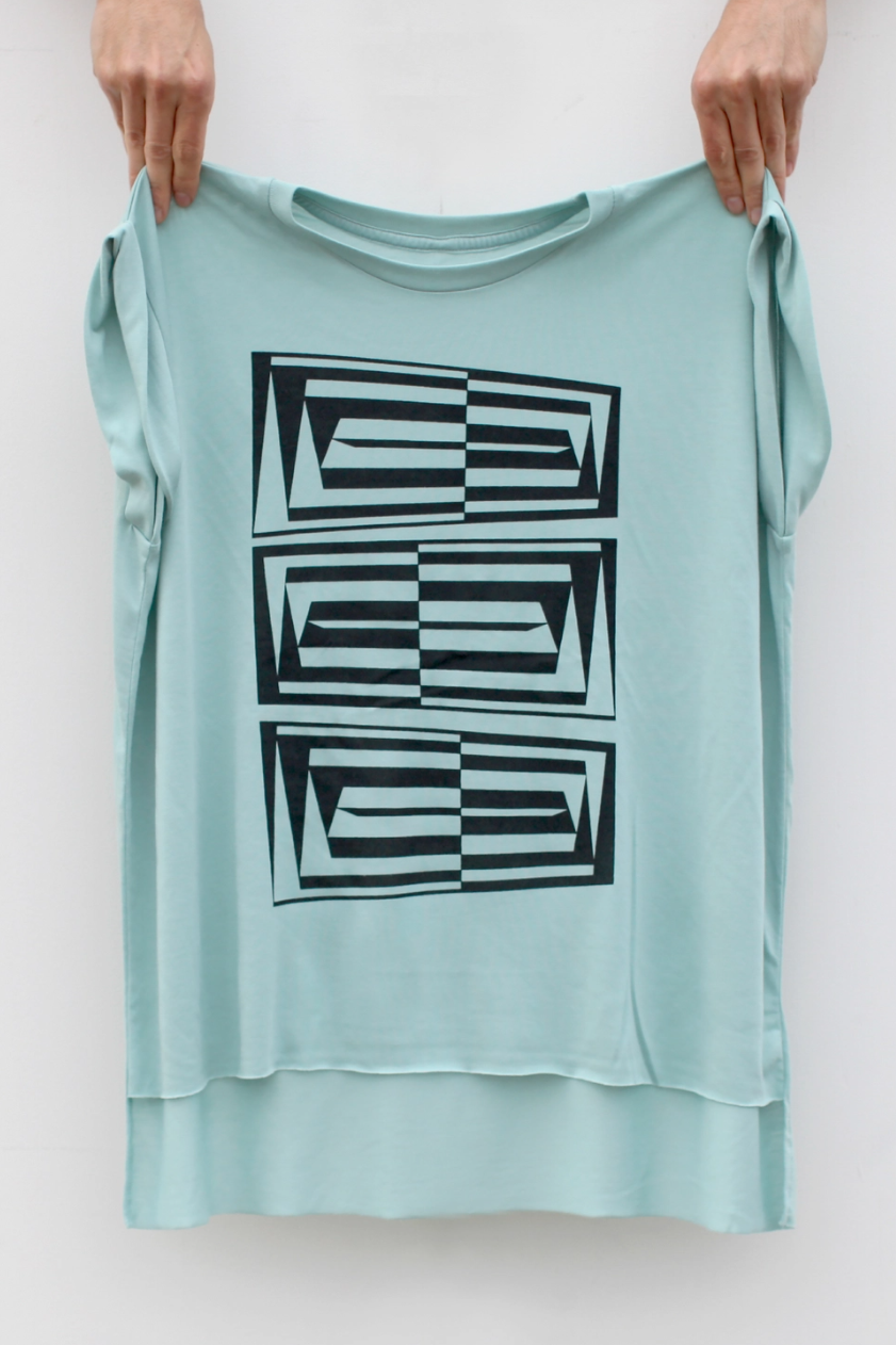 •VERTIGO• viscose blend muscle tee (USA)
