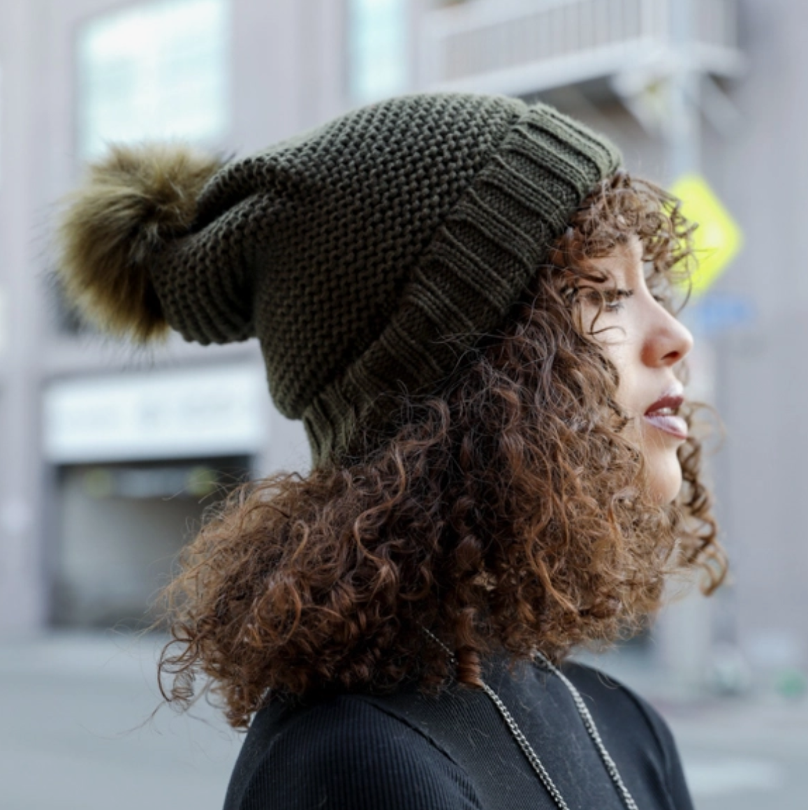 •CHUNKY KNIT PLUSH LINED POM BEANIE•