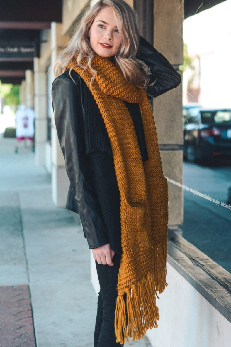 •OVERSIZED POCKETED SCARF WITH TASSELS•