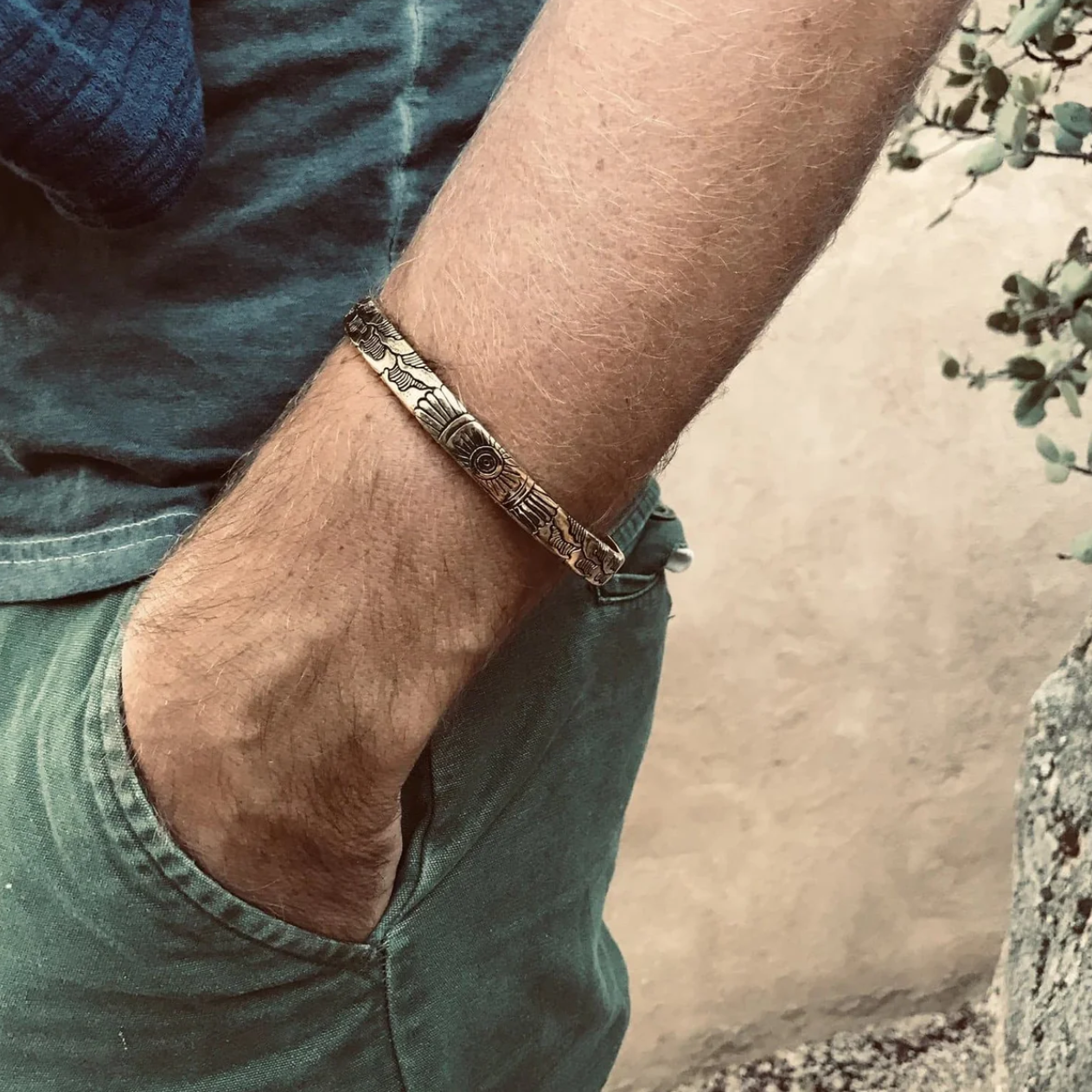 •LIGHT WAVES• unisex brass cuff