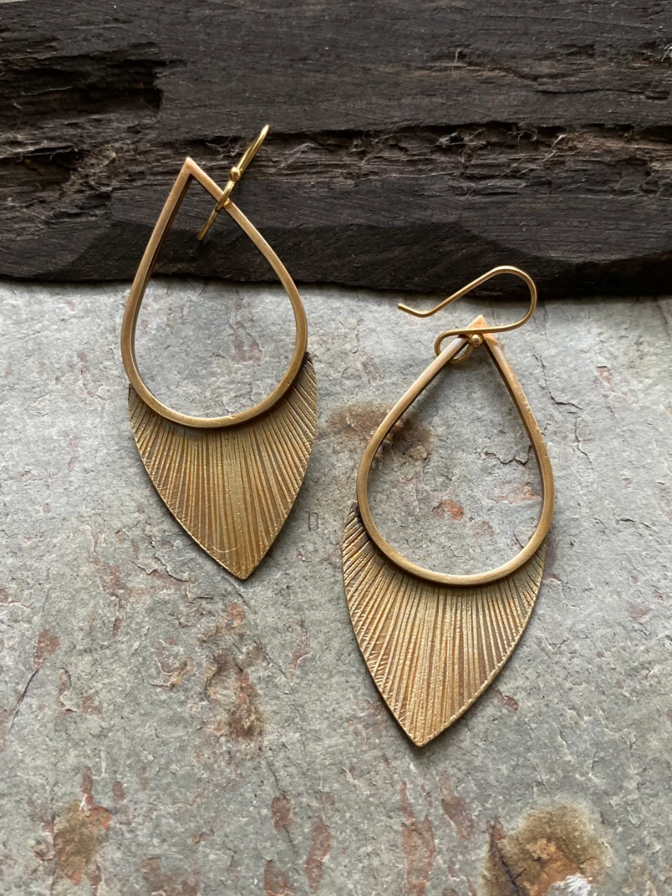 •FLORA• gold dangle earrings