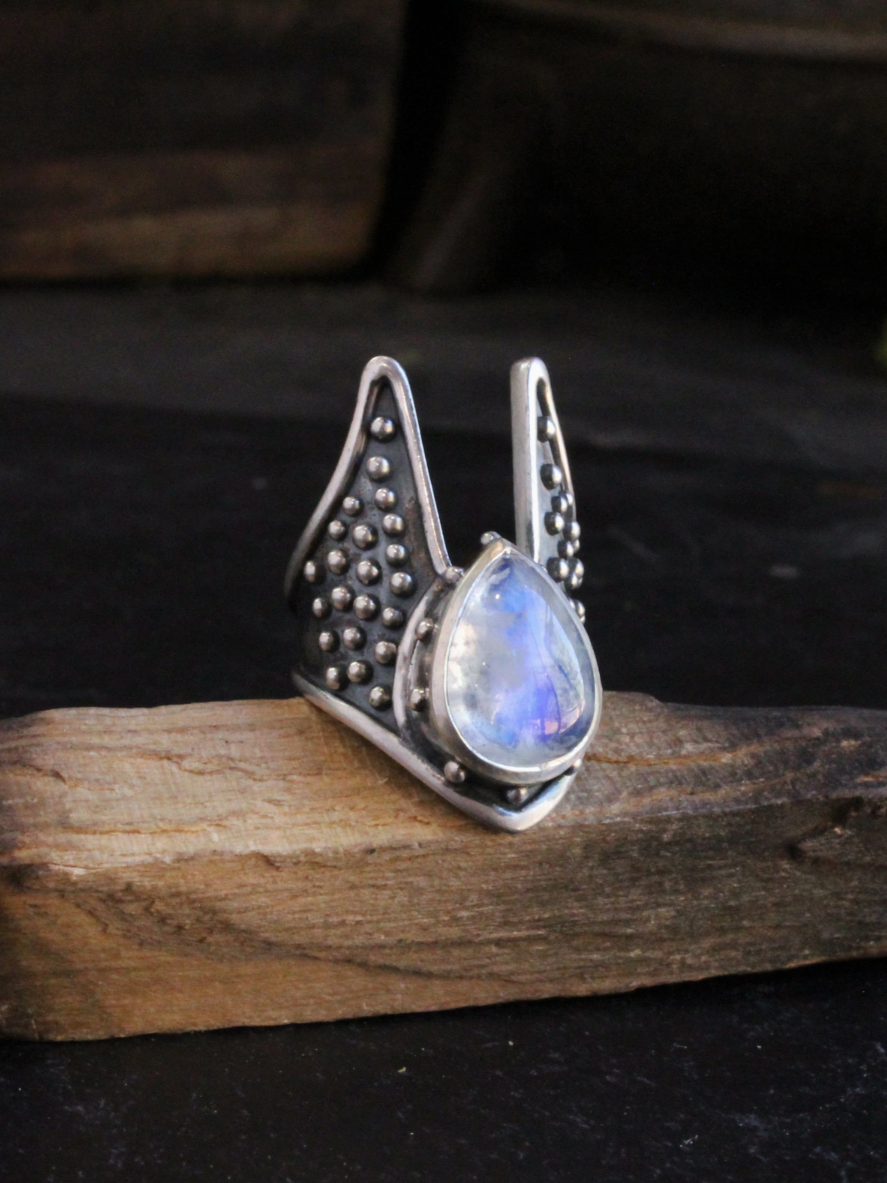 •CYGNUS• rainbow moonstone + silver ring