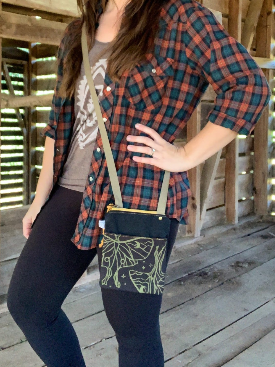 •GO BAG - LUNA• waxed canvas crossbody