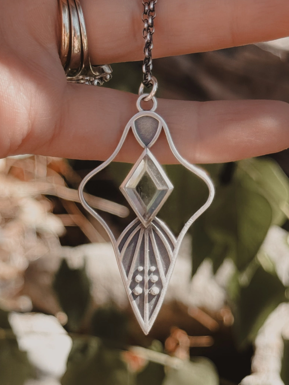 •MIND'S EYE• quartz + silver necklace (16" long)