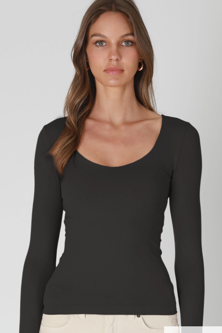 •CLEAN LINE SCOOP NECK• long sleeve top (USA)
