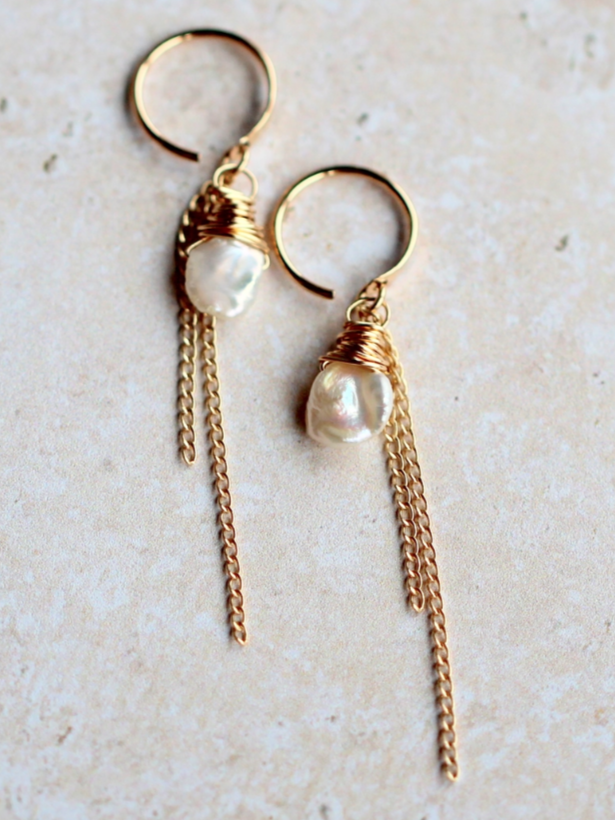 •FAY HUG• pearl + gold earrings