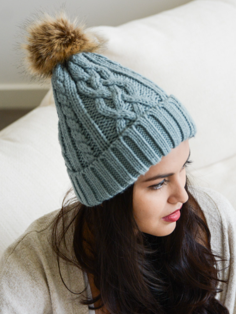 •CHUNKY CABLE KNIT POM BEANIE•