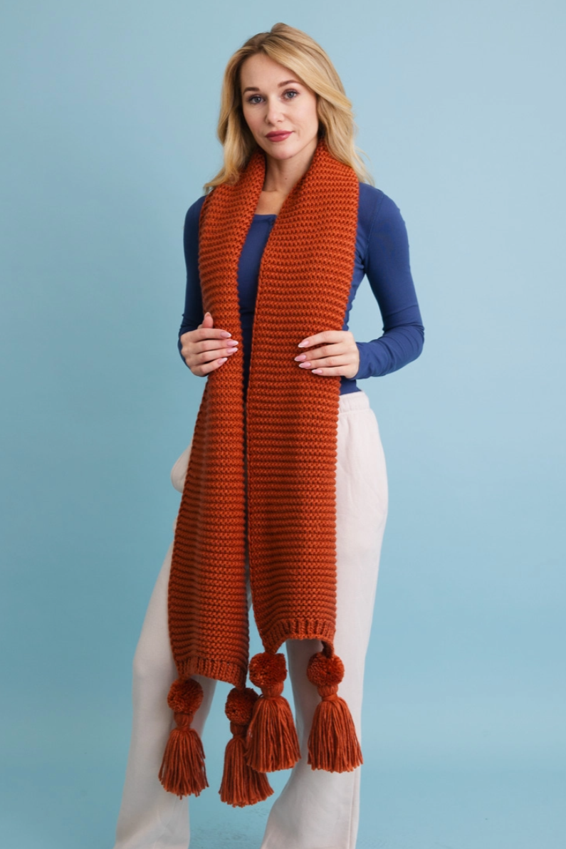 •OVERSIZED CHUNKY KNIT SCARF WITH POMS•