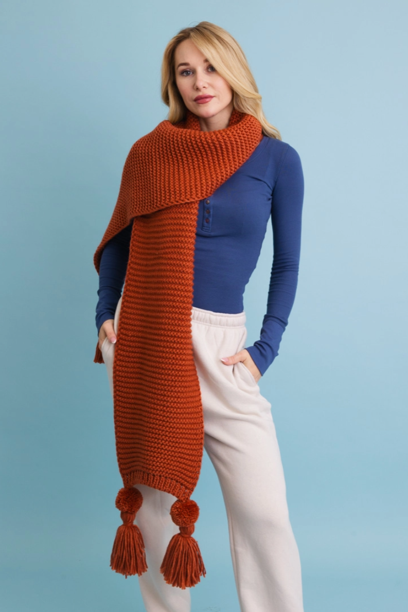 •OVERSIZED CHUNKY KNIT SCARF WITH POMS•