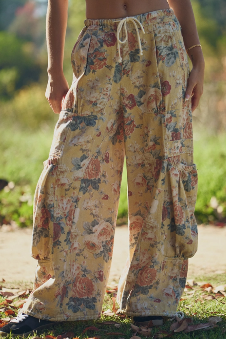 •MEADOW• soft floral cargo pants