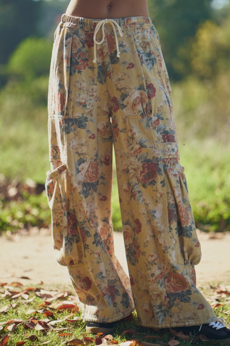 •MEADOW• soft floral cargo pants