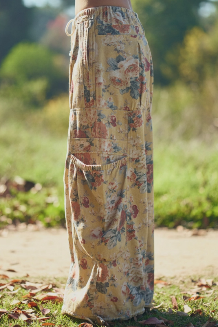 •MEADOW• soft floral cargo pants