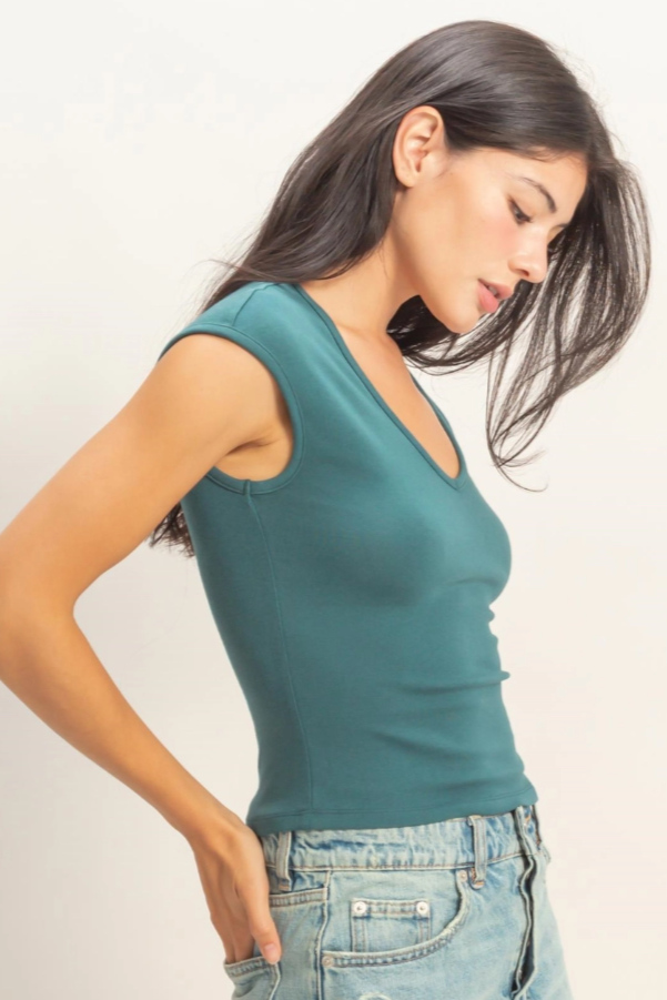 •BRITT• cap sleeve V-neck top