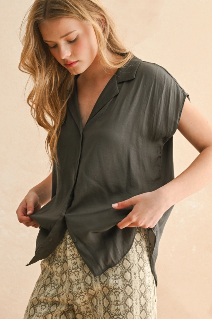 •TAYLOR• collared button down top