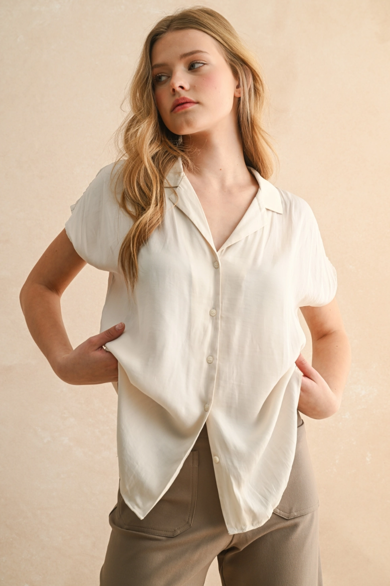 •TAYLOR• collared button down top