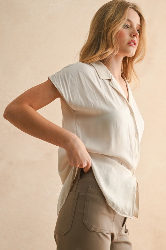 •TAYLOR• collared button down top