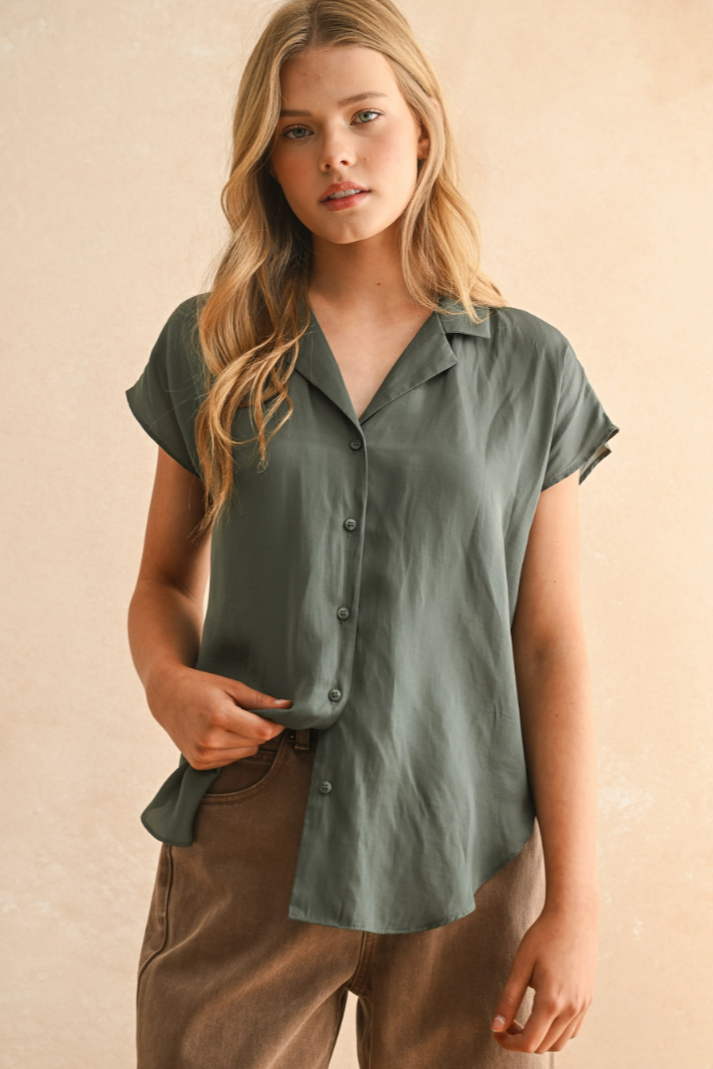 •TAYLOR• collared button down top