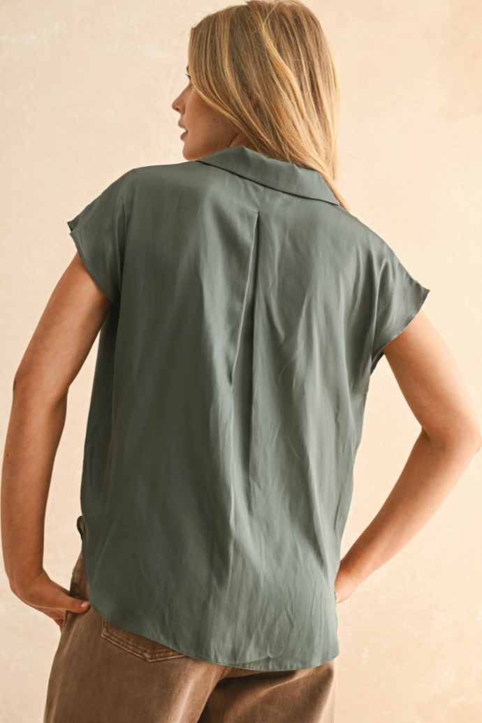 •TAYLOR• collared button down top