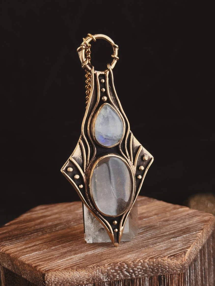 •NIMUE• rainbow moonstone + quartz gold necklace (20" long)