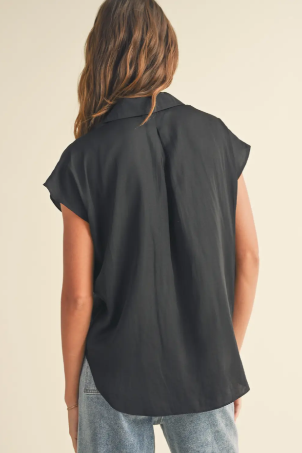 •TAYLOR• collared button down top