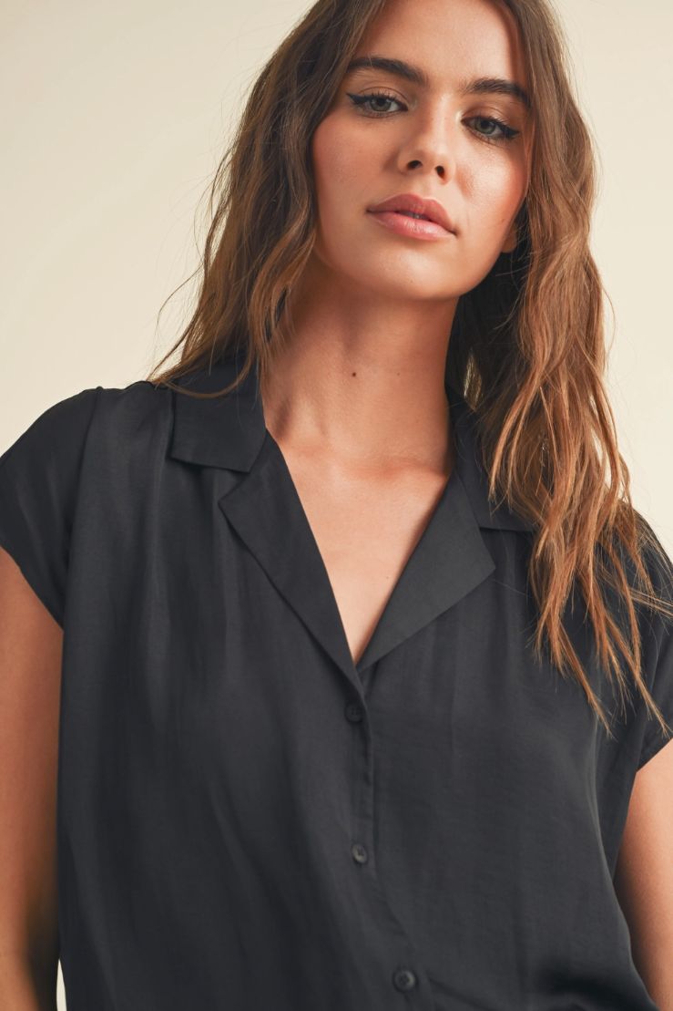 •TAYLOR• collared button down top