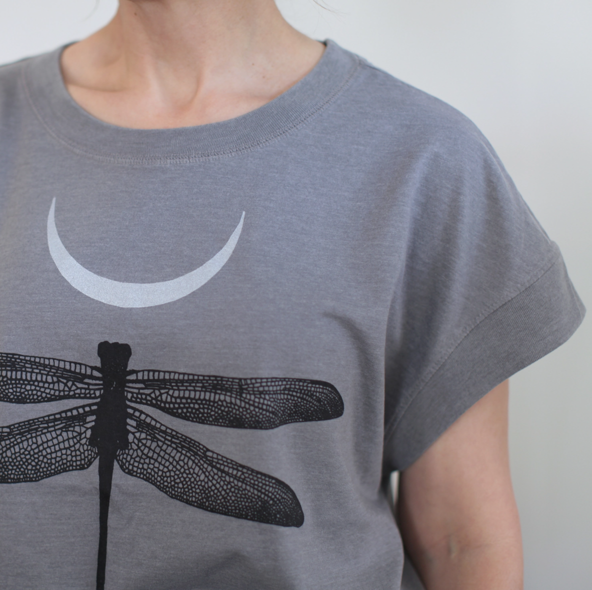 •DRAGONFLY CRESCENT• cotton blend boxy tee (USA)