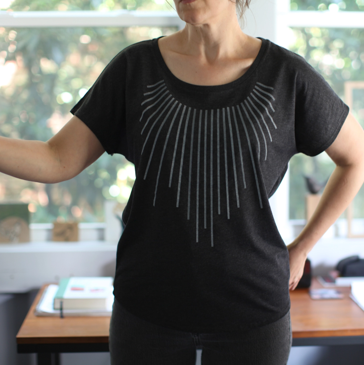 •SUN COLLAR• scoop neck comfort fit tee (USA)